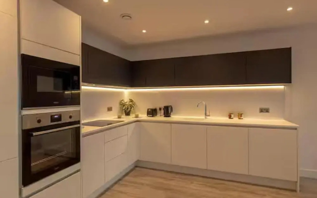 2br-sleeps4-parking-central-cityview