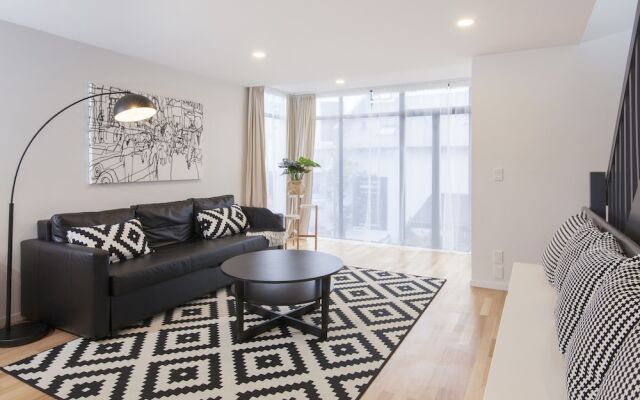 Star Struck Luxury - Inner City Townhouse