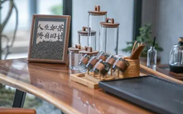 Puding Shiyue Hotel