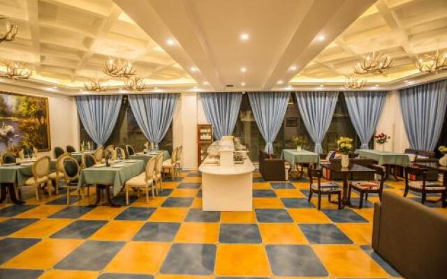 Dali Luzhoufan Seaview Hotel