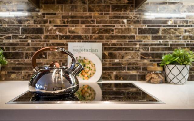 QuickStay - Stylish 2-Bedroom Downtown Condo