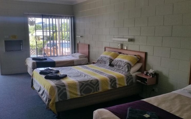 Yungaburra Park Motel – Guest Rooms – Yungaburra