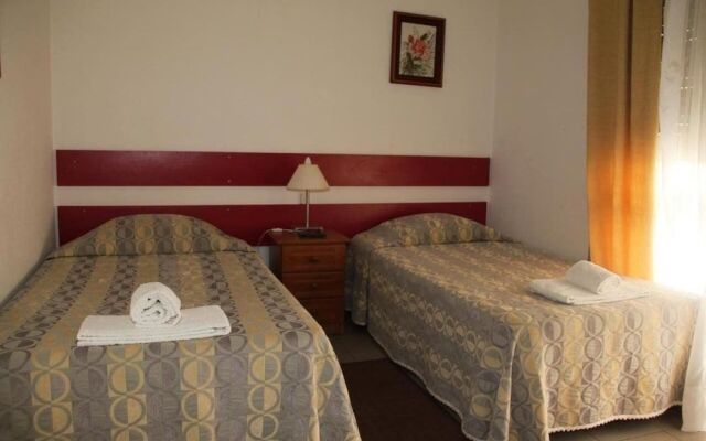 E-Nove Lounge Hostel Caffe