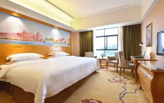 Vienna Hotel Qinzhou North Square Branch
