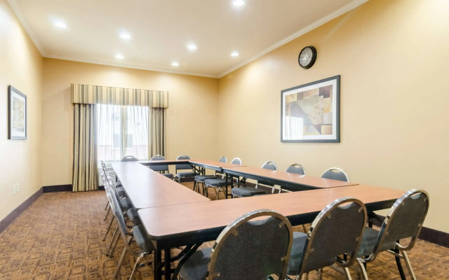 Comfort Suites Salina South