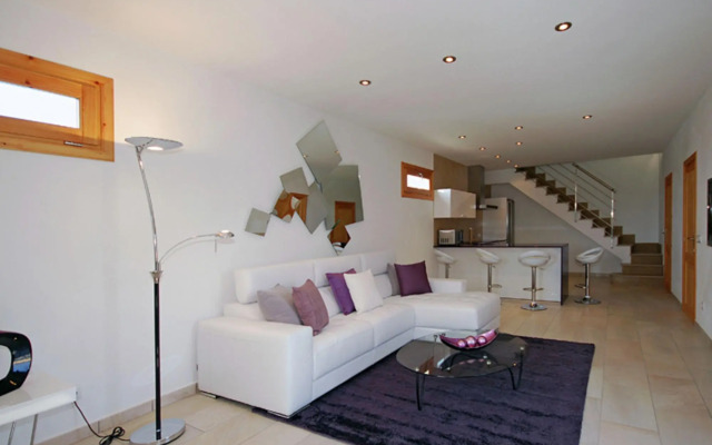 Modern Holiday Home With Private Swimming Pool