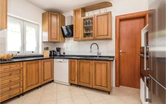 Four Bedroom Holiday Home in Kastav