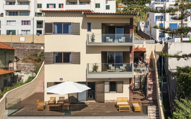 Family Vacation in the City, Casa das Raposinhas II,