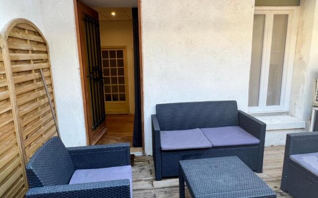 Studio Neuf Climatisé avec Terrasse #4
