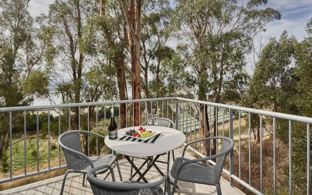 Rosevears Vineyard Retreat