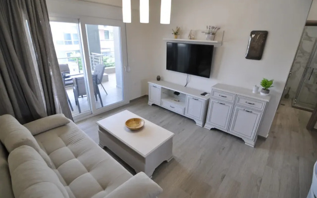 Zennova 60 Nikiti Family Apt