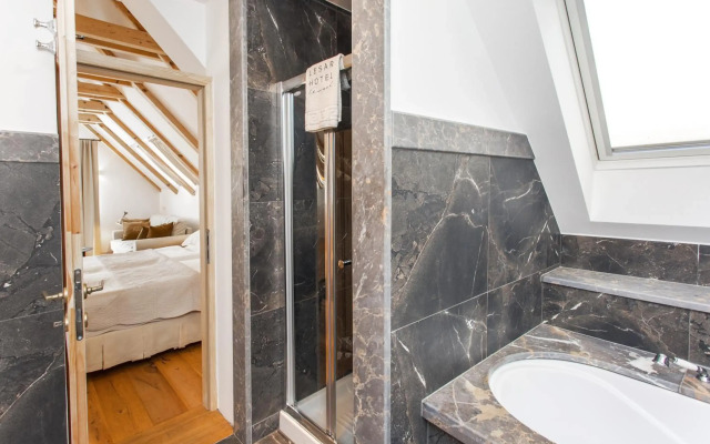 Lesar Hotel Angel