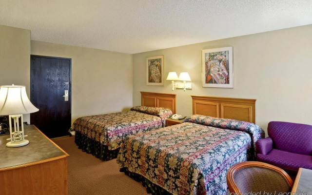 Fairview Inn By OYO Hesston I-135