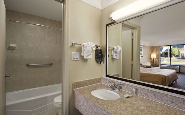 Studio 6 Suites Hinesville, GA