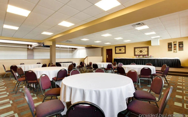 Holiday Inn Niagara Falls State Park Entry by IHG