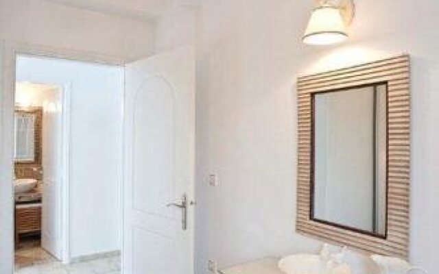 Kimolis Studios & Apartments