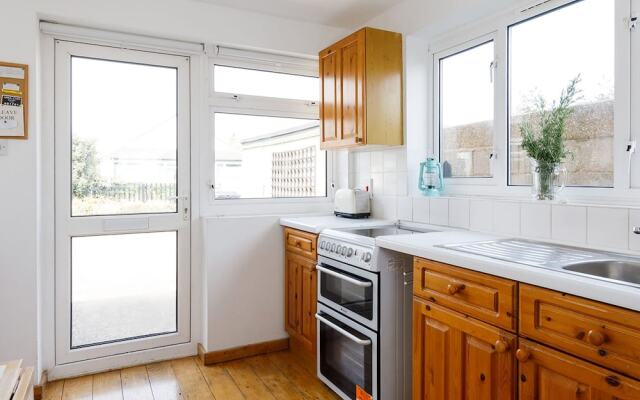 Sunny Seafront Chalet - Sleeps 6