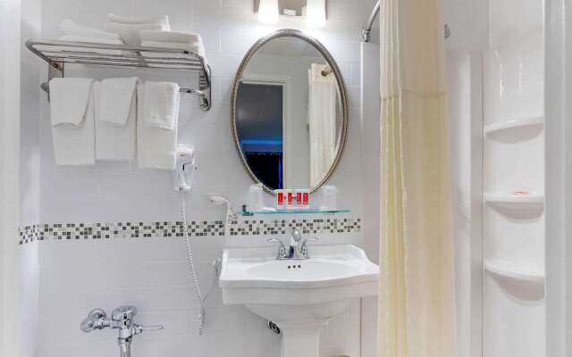 Econo Lodge Hicksville