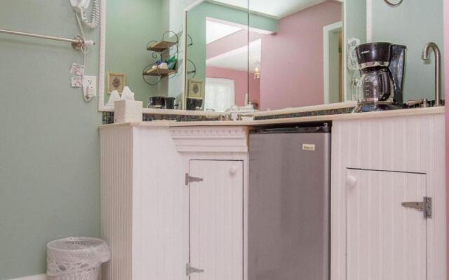 Terrace Inn and 1911 Restaurant