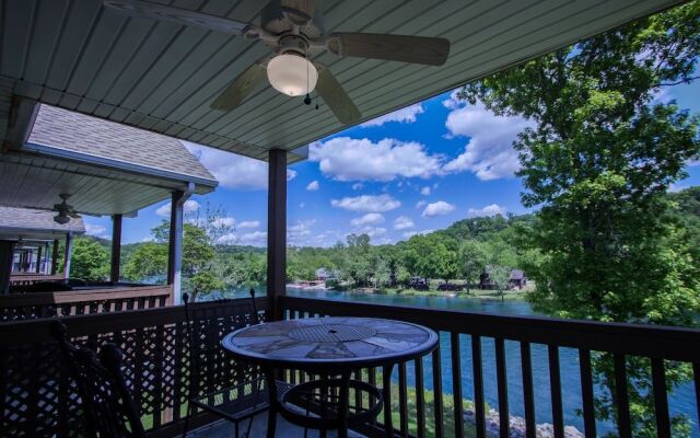 Reel'em Inn 2 Bedroom Condo by Redawning