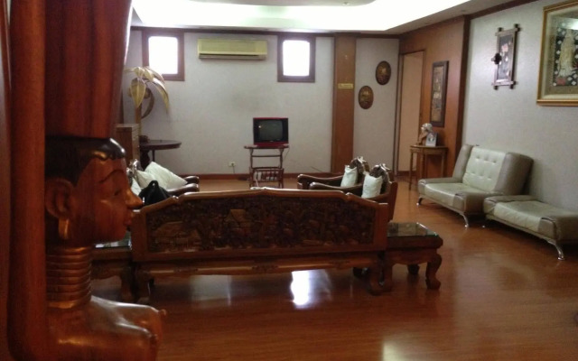 Max One House