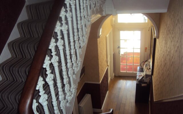Cecil House Hotel