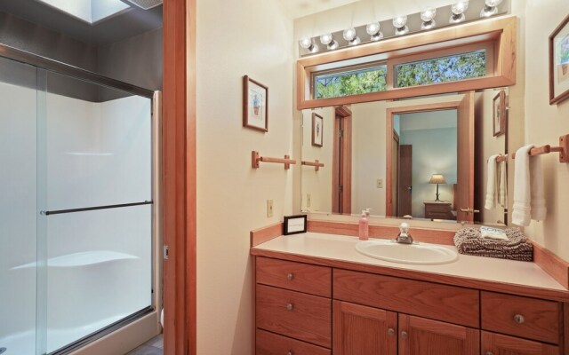 1 Colonial Private Family Vacation Home Features Bikes to Explore Sunriver by Redawning