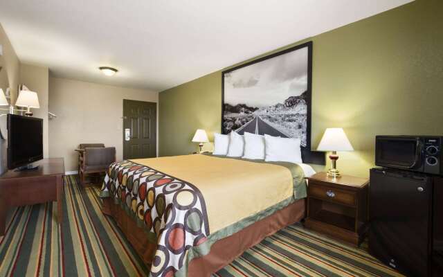 Super 8 by Wyndham Childress