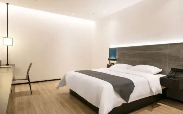 GELI Hotel (Nanning East Railway Station South Square)