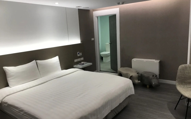 Golden Garden Hotel