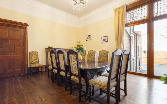 Host Stay Chatsworth Townhouse II