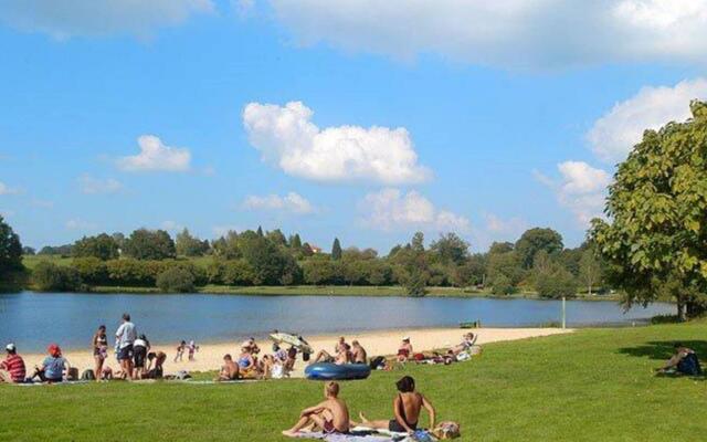 Nice holiday home in Saint-Pierre-de-Frugie with garden