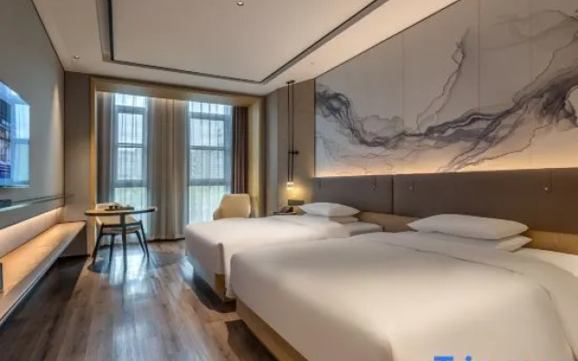 Executive Deluxe Room (Tub + Fridge + Mobile Screen Casting) — фото 2