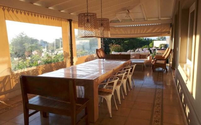 Acogedora Casa En Exclusivo Barrio