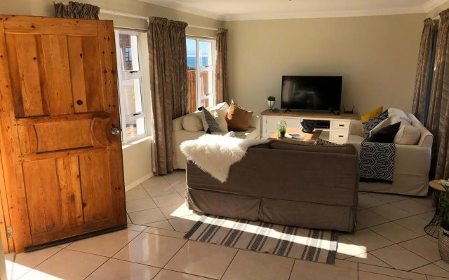 'On Point' Beach House - Jeffreys Bay