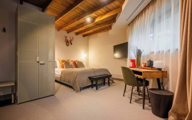 The Pines Bucegi Lodge