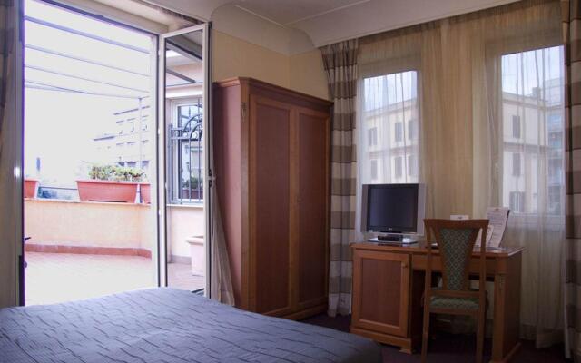 J Maluni City Hotel