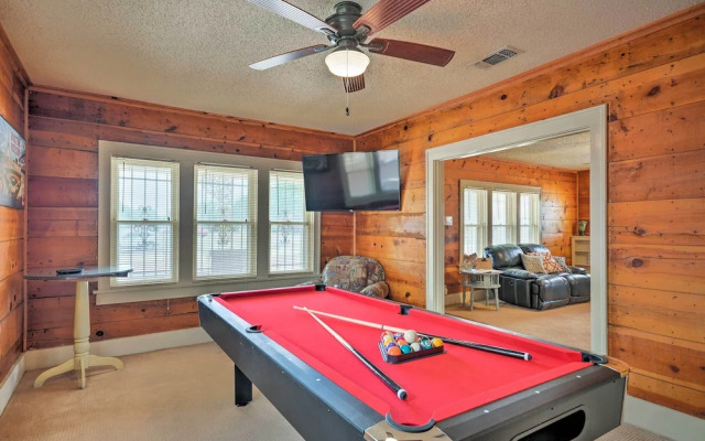 Inviting Lubbock Home > 1 Mi to Downtown