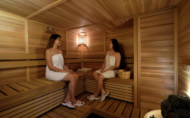 Golden Prince Hotel and Suites
