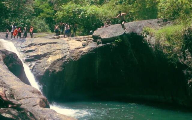Meemure isabulana resort - Hostel
