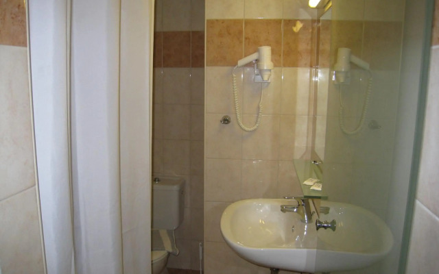 Nafsika Hotel