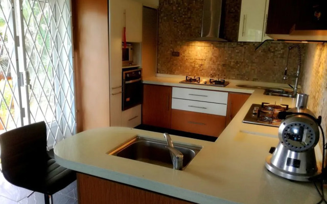 Bahama Breeze Beach Apartment B&B