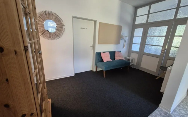 bed & Kitchen