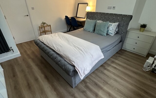 Lovely 1-bed Studio Near Canary Wharf, London