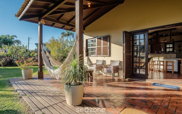 3-bedroom House 800m From the Beach Tab0140