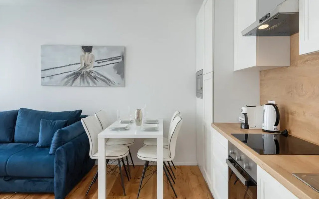 Modern Apartment With Open-air Parking