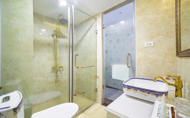 Golden Sail Hotel