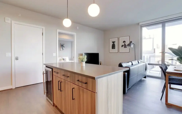 Stylish Apartment Steps from the Metro