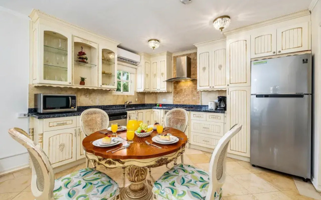 Cozy 1br1ba w Balcony Pool in Great Location