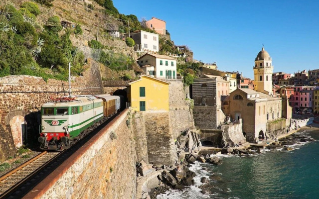 ALTIDO Pretty House in Vernazza Middle Apartment